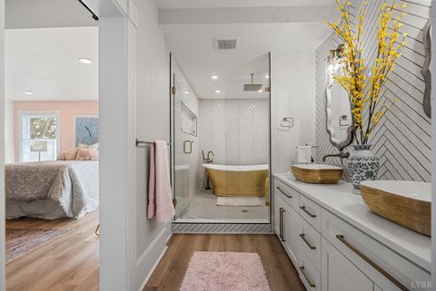 Tiny photo for 1221 Oakwood Street, Bedford, VA 24523 (MLS # 365094)