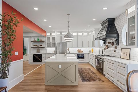 Tiny photo for 1221 Oakwood Street, Bedford, VA 24523 (MLS # 365094)