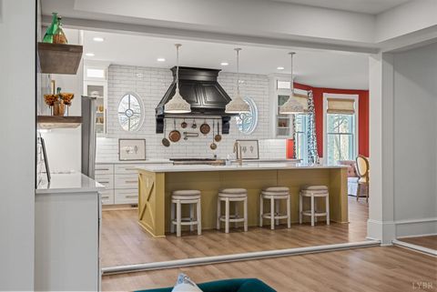 Tiny photo for 1221 Oakwood Street, Bedford, VA 24523 (MLS # 365094)