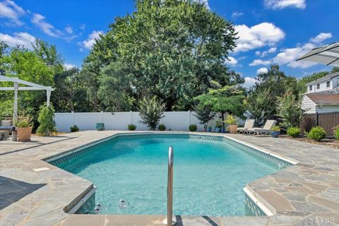 Tiny photo for 1221 Oakwood Street, Bedford, VA 24523 (MLS # 365094)