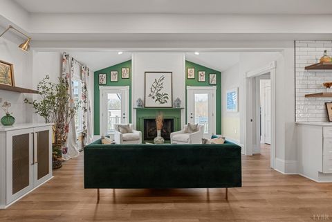 Tiny photo for 1221 Oakwood Street, Bedford, VA 24523 (MLS # 365094)