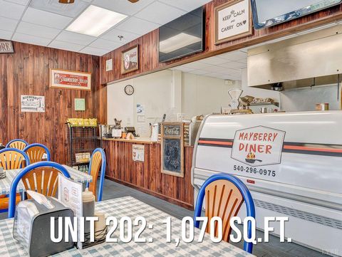 Tiny photo for 1100 Celebration Avenue, Moneta, VA 24121 (MLS # 362650)