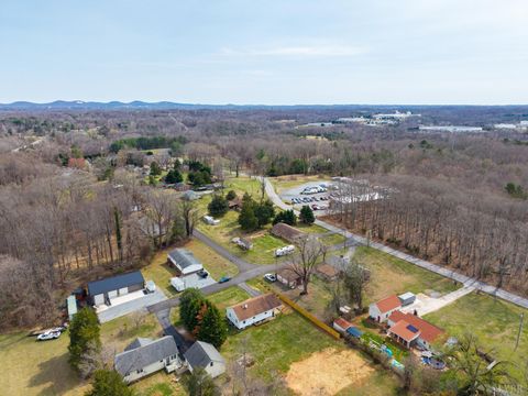 Tiny photo for 111 Saturn St. St, Lynchburg, VA 24502 (MLS # 364991)