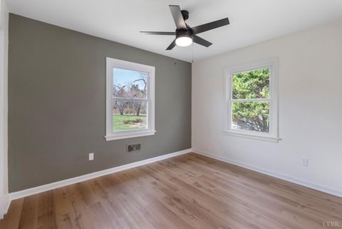 Tiny photo for 111 Saturn St. St, Lynchburg, VA 24502 (MLS # 364991)