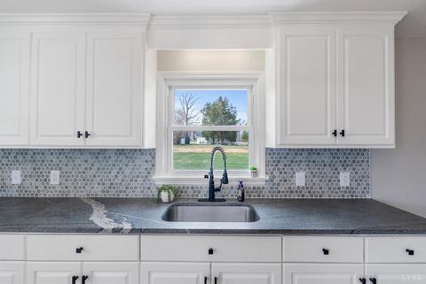 Tiny photo for 111 Saturn St. St, Lynchburg, VA 24502 (MLS # 364991)