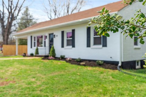 Tiny photo for 111 Saturn St. St, Lynchburg, VA 24502 (MLS # 364991)