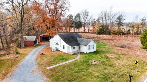 Photo of 1089 Straightstone Road, Long Island, VA 24569 (MLS # 363238)