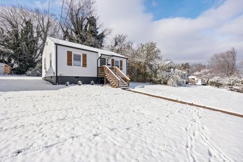Tiny photo for 1209 Shirley Road, Lynchburg, VA 24502 (MLS # 363384)