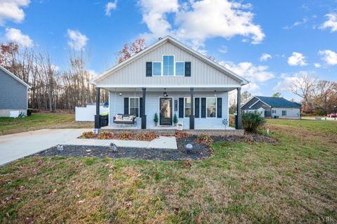 Photo of 140 Dutch Lane, Appomattox, VA 24522 (MLS # 363143)