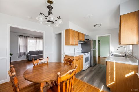 Tiny photo for 102 Dale Avenue, Lynchburg, VA 24502 (MLS # 363424)