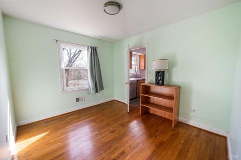 Tiny photo for 102 Dale Avenue, Lynchburg, VA 24502 (MLS # 363424)