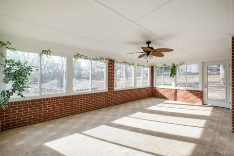 Tiny photo for 102 Dale Avenue, Lynchburg, VA 24502 (MLS # 363424)