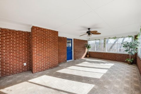 Tiny photo for 102 Dale Avenue, Lynchburg, VA 24502 (MLS # 363424)