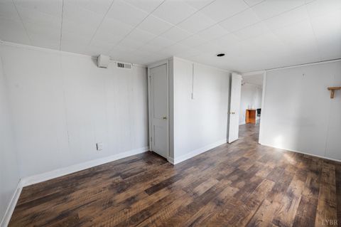 Tiny photo for 102 Dale Avenue, Lynchburg, VA 24502 (MLS # 363424)