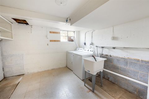 Tiny photo for 102 Dale Avenue, Lynchburg, VA 24502 (MLS # 363424)