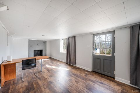 Tiny photo for 102 Dale Avenue, Lynchburg, VA 24502 (MLS # 363424)