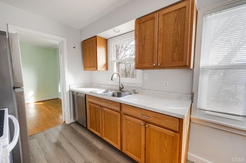 Tiny photo for 102 Dale Avenue, Lynchburg, VA 24502 (MLS # 363424)