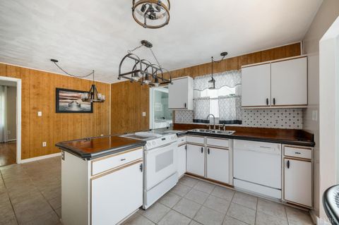 Tiny photo for 404 Heather Lane, Huddleston, VA 24104 (MLS # 364020)