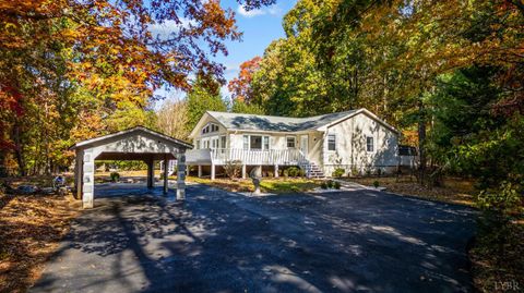 Photo of 404 Heather Lane, Huddleston, VA 24104 (MLS # 364020)