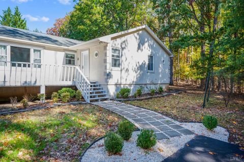 Tiny photo for 404 Heather Lane, Huddleston, VA 24104 (MLS # 364020)