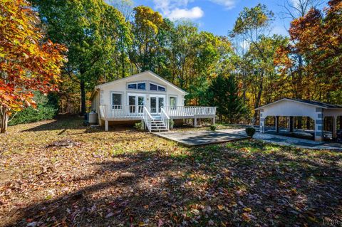 Tiny photo for 404 Heather Lane, Huddleston, VA 24104 (MLS # 364020)