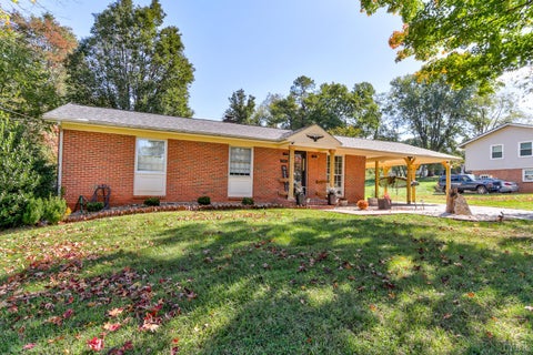 Photo of 505 Dawnridge Drive, Lynchburg, VA 24502 (MLS # 369810)
