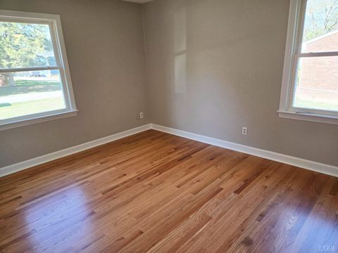 Tiny photo for 1305 Lee Drive Dr, Farmville, VA 23901 (MLS # 361969)