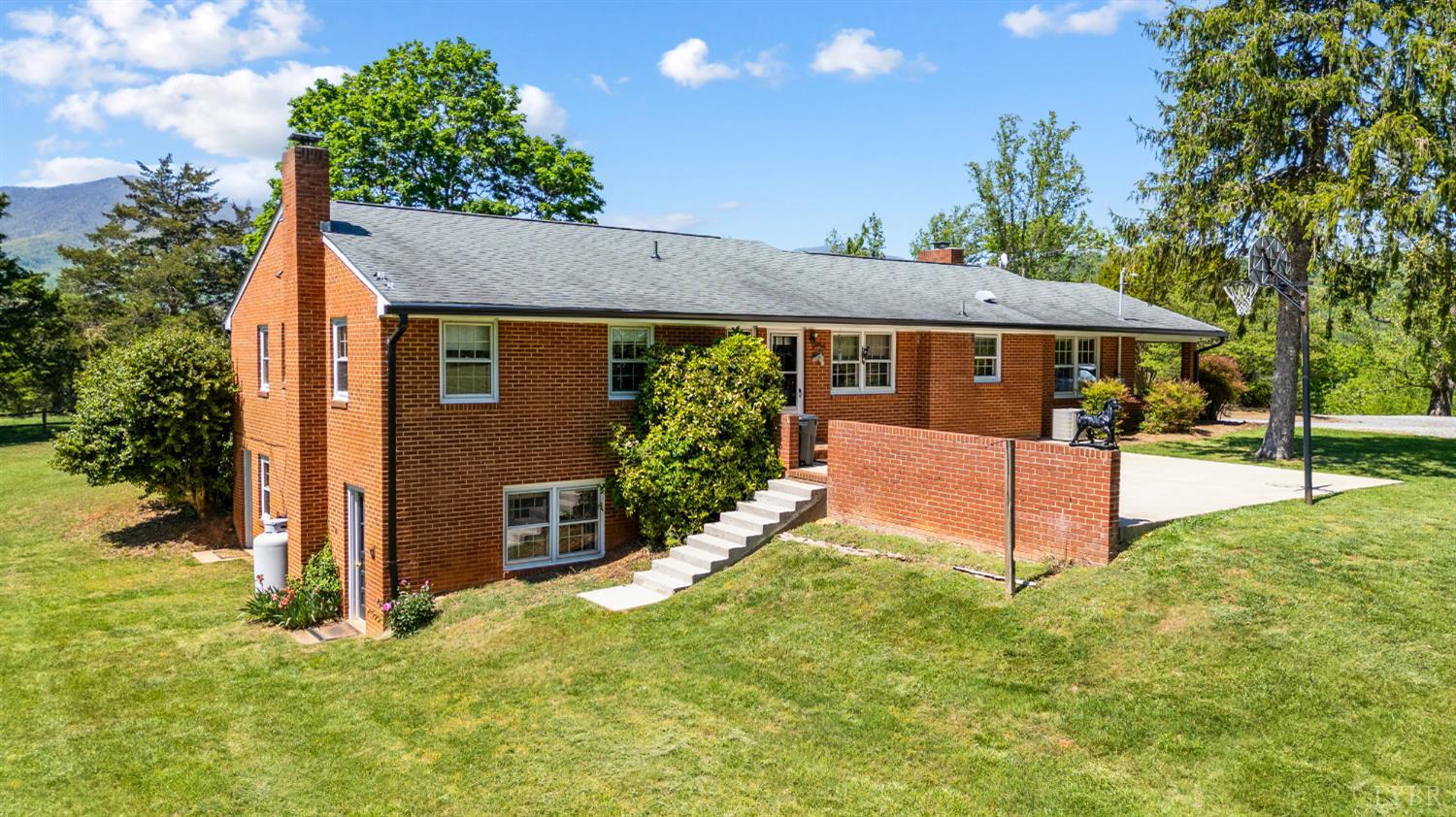 1129 Croft Lane, Bedford, Virginia image 3