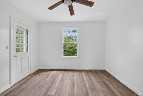 Tiny photo for 818 Pierce St. St, Lynchburg, VA 24504 (MLS # 366197)