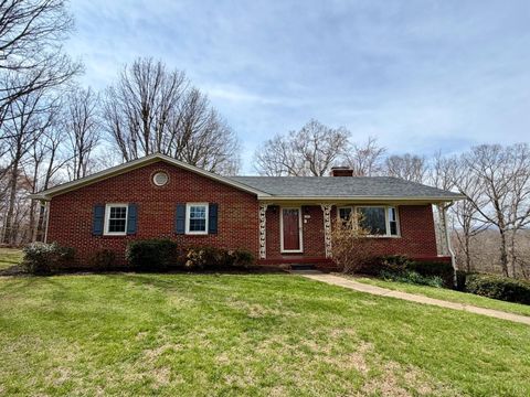 Photo of 205 Woodrow Avenue, Monroe, VA 24574 (MLS # 365160)