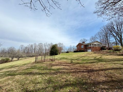 Tiny photo for 205 Woodrow Avenue, Monroe, VA 24574 (MLS # 365160)