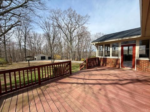 Tiny photo for 205 Woodrow Avenue, Monroe, VA 24574 (MLS # 365160)