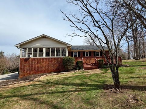 Tiny photo for 205 Woodrow Avenue, Monroe, VA 24574 (MLS # 365160)