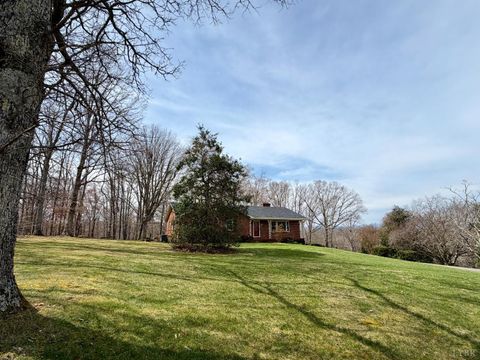 Tiny photo for 205 Woodrow Avenue, Monroe, VA 24574 (MLS # 365160)