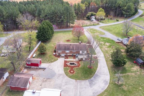 Tiny photo for 1128 Snead Circle, Bedford, VA 24523 (MLS # 365422)