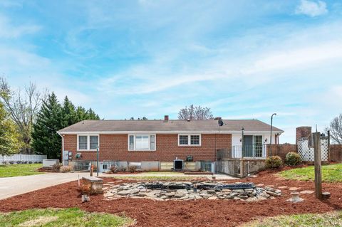 Tiny photo for 1128 Snead Circle, Bedford, VA 24523 (MLS # 365422)