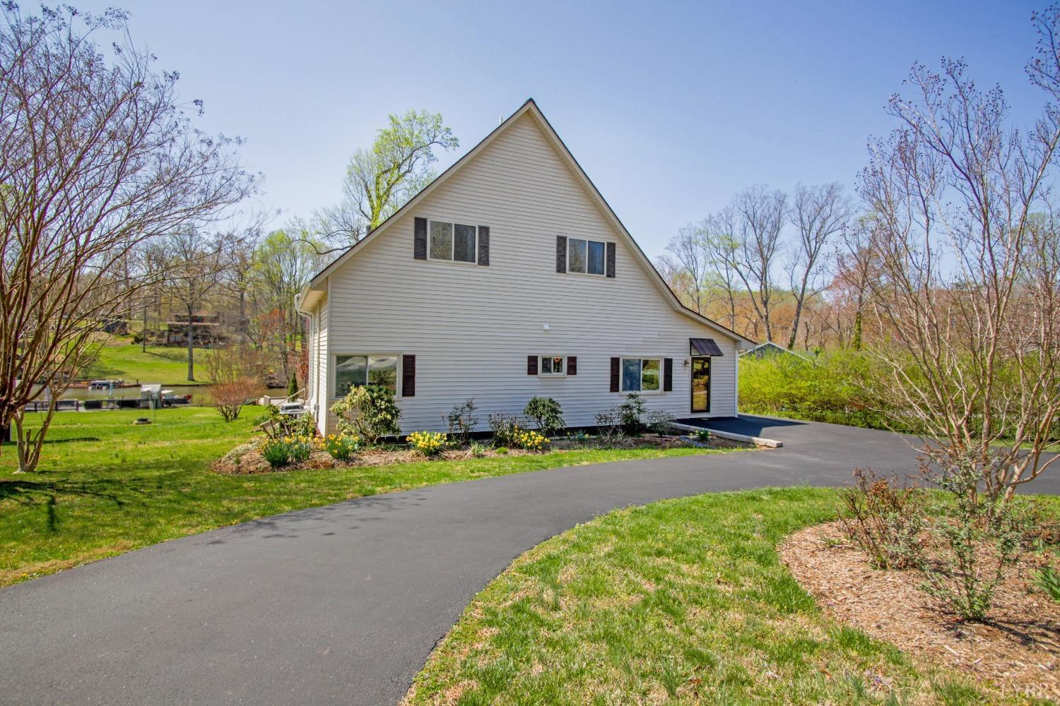 1336 Timberlake Drive, Lynchburg, Virginia image 2
