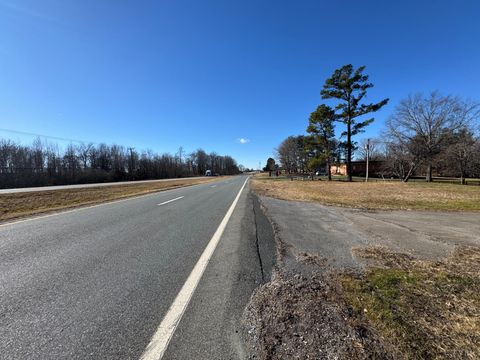 Tiny photo for 7105 Richmond Highway, Appomattox, VA 24522 (MLS # 363734)