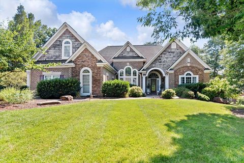 Photo of 1044 Grand Oaks Drive, Forest, VA 24551 (MLS # 364909)