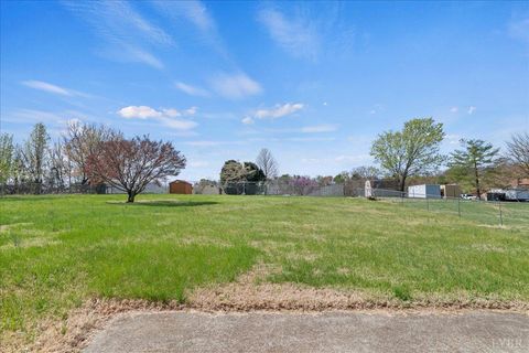 Tiny photo for 134 Hunt Club Dr Dr, Madison Heights, VA 24572 (MLS # 365310)