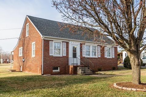 Photo of 223 Rose Lane, Appomattox, VA 24522 (MLS # 363844)