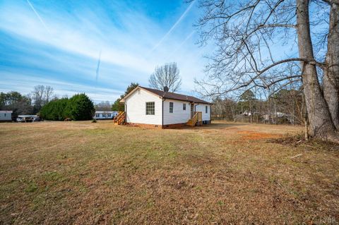 Tiny photo for 1114 Golden Leaf Road, Nathalie, VA 24577 (MLS # 363664)