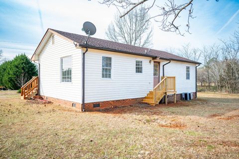 Tiny photo for 1114 Golden Leaf Road, Nathalie, VA 24577 (MLS # 363664)