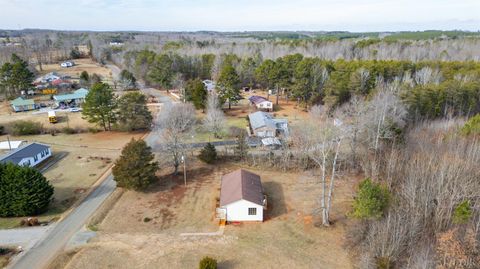 Tiny photo for 1114 Golden Leaf Road, Nathalie, VA 24577 (MLS # 363664)