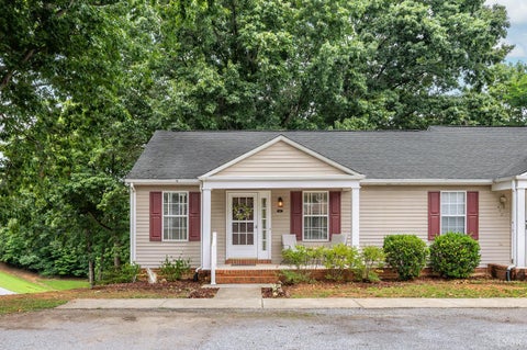 Townhouse For Sale - 401 Royal Gardens Court<br/> Amherst County, Madison Heights, VA 24572
