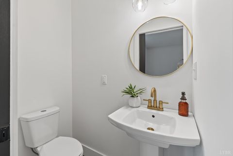 Tiny photo for 224 Cleveland Avenue, Lynchburg, VA 24503 (MLS # 363122)