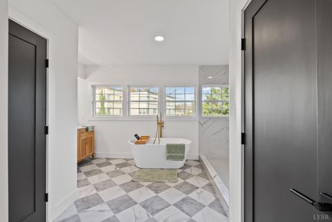 Tiny photo for 224 Cleveland Avenue, Lynchburg, VA 24503 (MLS # 363122)