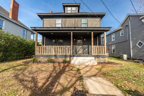 Photo of 224 Cleveland Avenue, Lynchburg, VA 24503 (MLS # 363122)