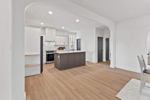 Tiny photo for 224 Cleveland Avenue, Lynchburg, VA 24503 (MLS # 363122)