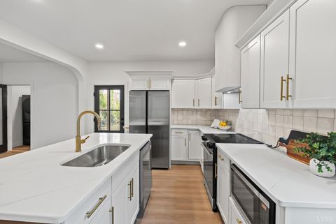 Tiny photo for 224 Cleveland Avenue, Lynchburg, VA 24503 (MLS # 363122)